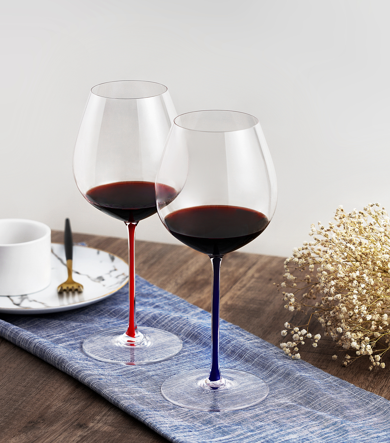 红酒杯与红酒 摄影中的精致之美